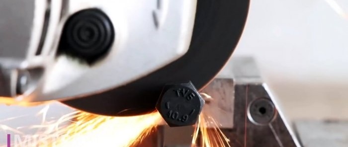 Hvordan lage en metallskris fra en bolt og en borekrone