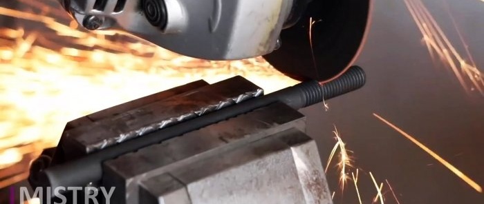 Come realizzare un graffietto in metallo da un bullone e una punta da trapano