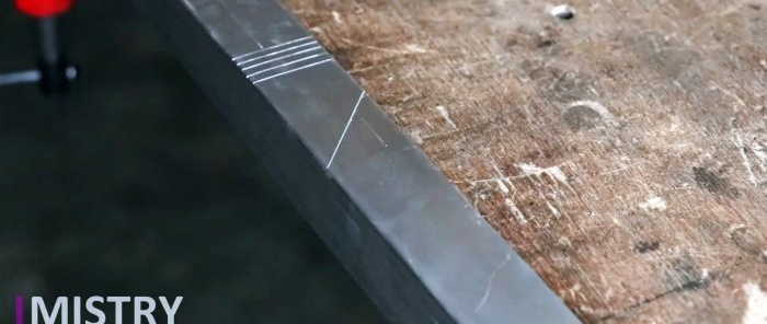 Ako vyrobiť kovovú rysku zo skrutky a vrtáku