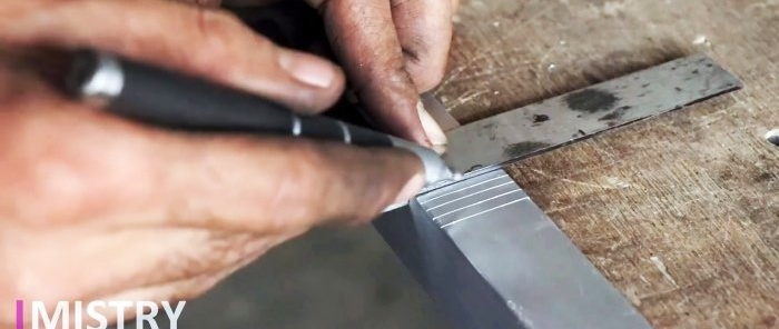 Ako vyrobiť kovovú rysku zo skrutky a vrtáku