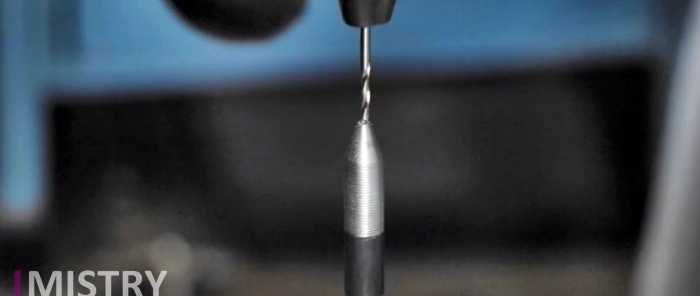 Comment fabriquer une pointe à tracer en métal à partir d'un boulon et d'un foret