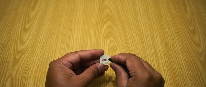Wie man mit eigenen Händen eine Mikro-Akku-Bohrmaschine herstellt