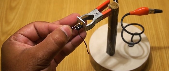 Cách làm máy khoan không dây siêu nhỏ bằng tay của chính bạn