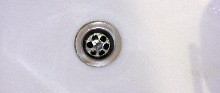Vand løber ikke ud i badeværelset Sådan rengøres sifonen