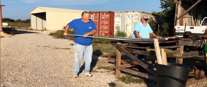 Comment plier un tuyau dans une arche de serre à l'aide d'un gabarit fait maison