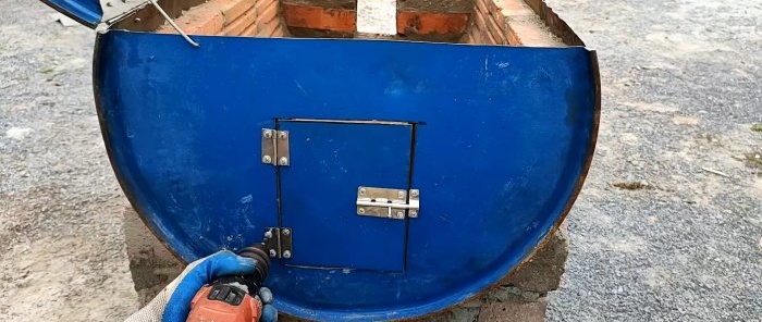 Hoe maak je een buitengrilloven uit een vat van 200 liter