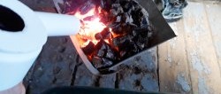 Cómo hacer un soplador de carbón eléctrico para barbacoa
