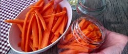Aperitiu miracle: pals de pastanaga en vinagre en 10 minuts