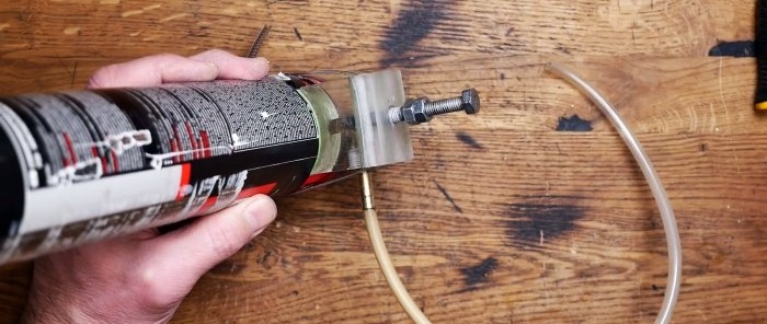 כיצד להשתמש בשאריות של גליל מיובש עם קצף פוליאוריטן הכנת מכשיר פשוט