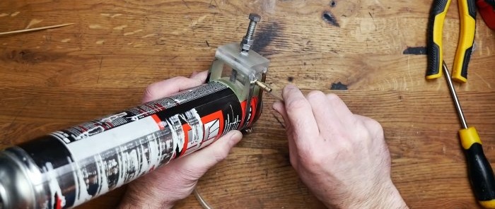 Kaip panaudoti išdžiovinto cilindro likučius su poliuretano putomis Paprasto prietaiso kūrimas
