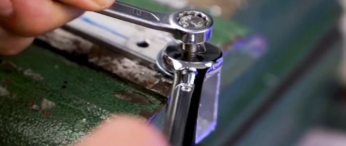 Hvordan installere en vanlig eller gjenget nagle uten naglepistol