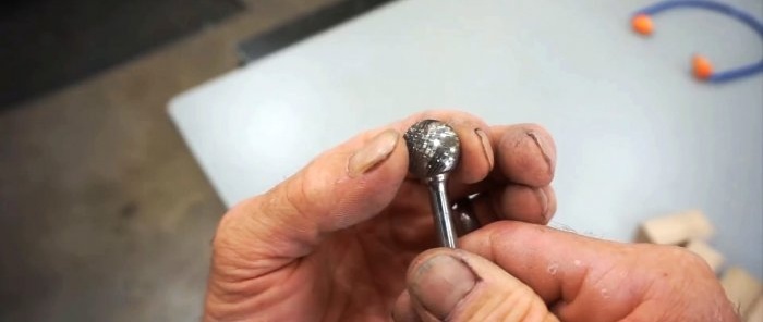 Come realizzare uno strumento per rimuovere rapidamente una giuntura interna in un tubo profilato