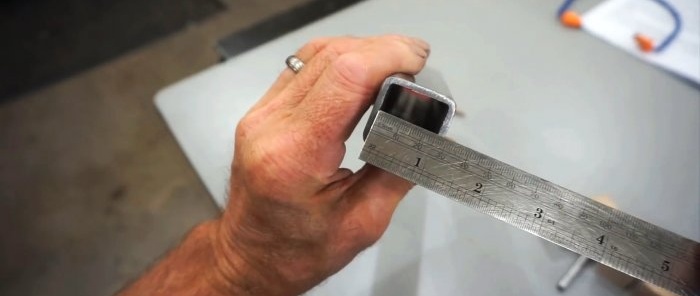 Sådan laver du et værktøj til hurtigt at fjerne en indvendig søm i et profilrør