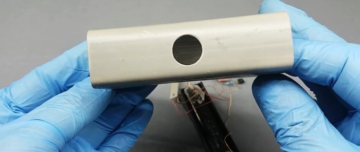 Hvordan lage en berøringslampe for et verksted fra PVC-rør