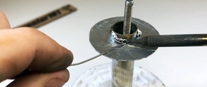 Ako vyrobiť spájkovačku zo žeraviacich sviečok
