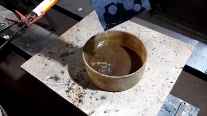 Jak vyrobit vodu odpuzující barvu na kov, beton, dřevo a dokonce i plast