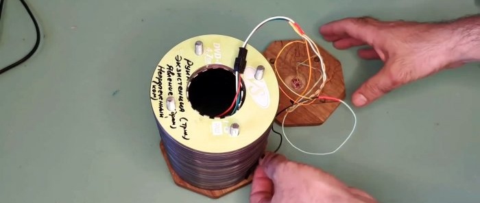 Sådan laver du en lampe fra CD-diske styret af en smartphone