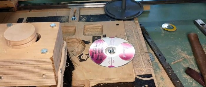 Wie man aus CDs eine Lampe herstellt, die mit einem Smartphone gesteuert wird