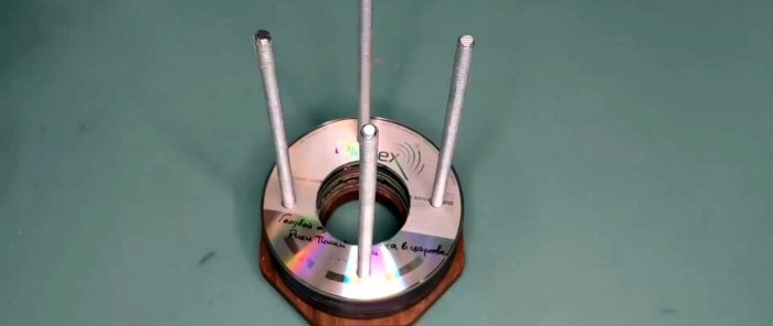 Como fazer uma lâmpada a partir de discos de CD controlada por um smartphone
