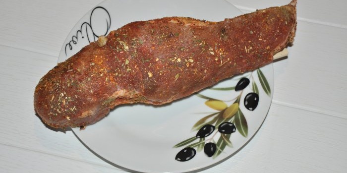 Бастурма от свинско месо в хладилника
