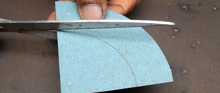 Comment réaliser un coude parfait dans un coin ou un tube profilé en coupant sans plier