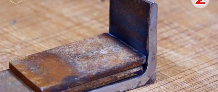 Πώς να φτιάξετε μια κλειδαριά με αυτόματο μάνδαλο για μια πύλη