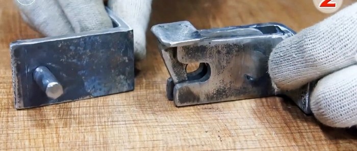Hur man gör ett lås med en automatisk spärr för en grind