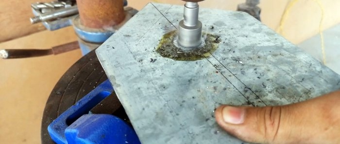 كيفية صنع مثقاب حديقة بسيط من لوح من الفولاذ