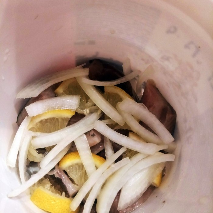 Jak vyrobit konzervovaného sledě v citronové šťávě