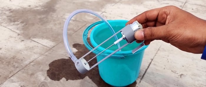 Mini pump made of PVC pipe