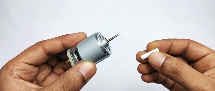 PVC borudan yapılmış mini pompa