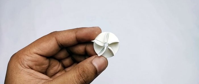 Minipumpe lavet af PVC-rør
