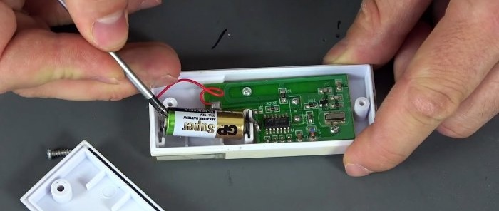 Hogyan készítsünk távirányító konzolt egy régi rádiócsengőből