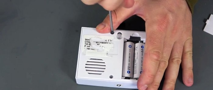 Come realizzare una console di controllo remoto da un vecchio campanello radio