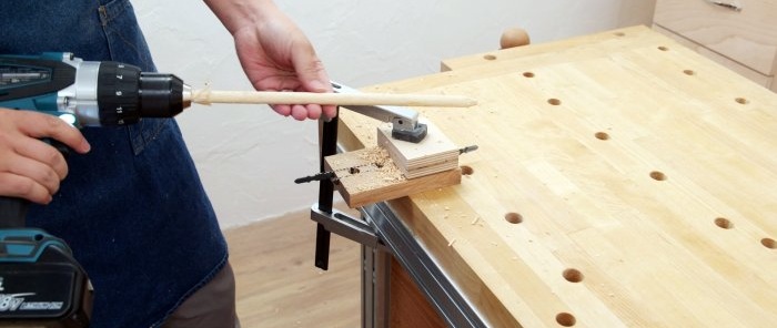 Using old jigsaw blades as a universal jig for dowels