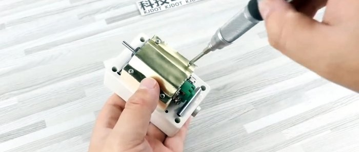 Comment fabriquer une mini machine de découpe de circuits imprimés