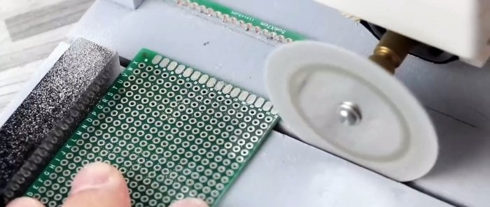 Cómo hacer una mini máquina cortadora de placas de circuito