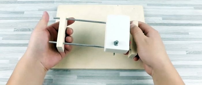 Jak vyrobit mini stroj na řezání desek plošných spojů