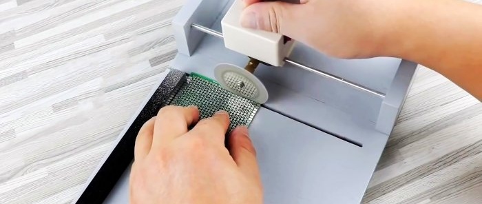 Paano gumawa ng mini circuit board cutting machine