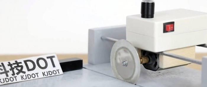 Ako vyrobiť mini stroj na rezanie dosiek plošných spojov