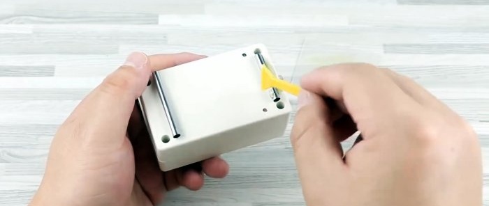 Paano gumawa ng mini circuit board cutting machine