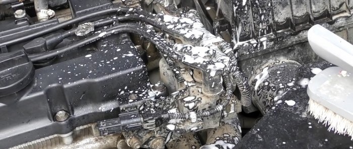 Hur du tvättar din motor säkert och effektivt med dina egna händer