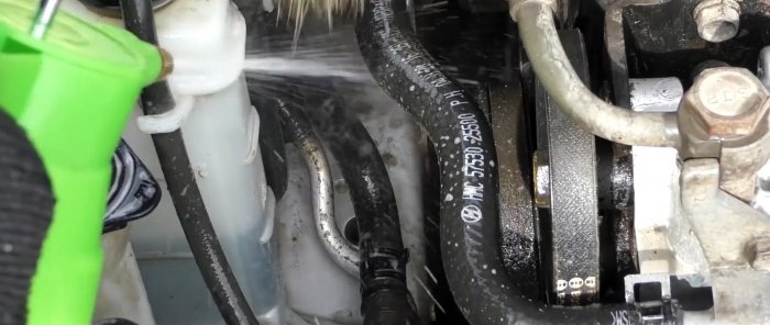 كيف تغسل محرك سيارتك بأمان وكفاءة بيديك