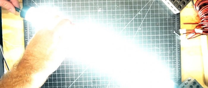 Hur man gör en rund 12 V-lampa av en LED-remsa för alla behov