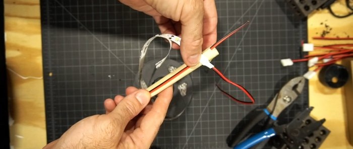 Jak vyrobit kulatou 12 V lampu z LED pásku pro jakoukoliv potřebu