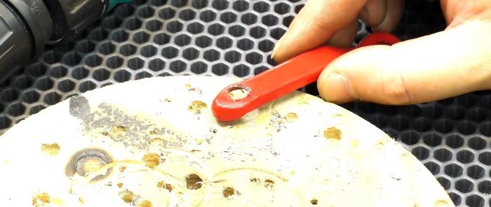 Како направити моћну сецкалицу за купус од степер славине