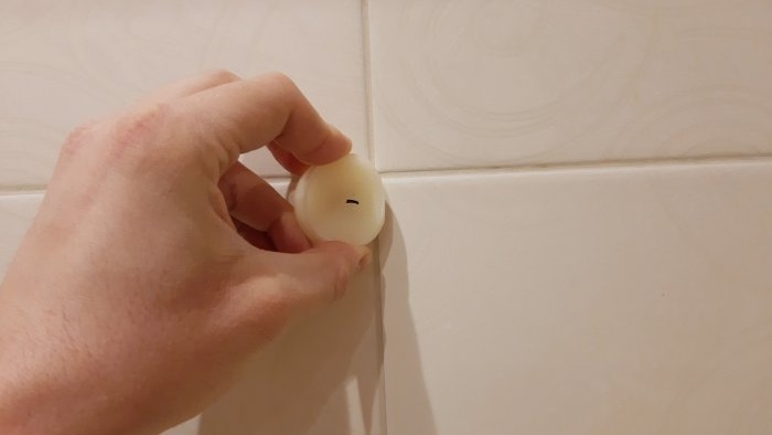 Một cách thông minh để giữ cho gạch phòng tắm của bạn sạch sẽ và không có bụi bẩn và nấm mốc.