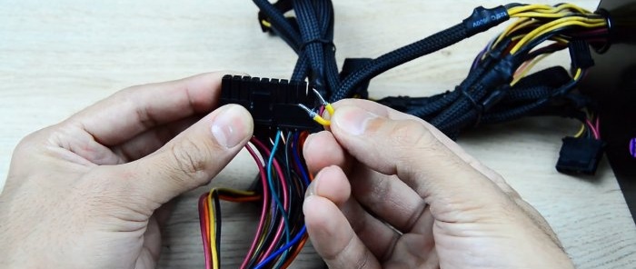 How to convert a 220 V screwdriver using a computer unit