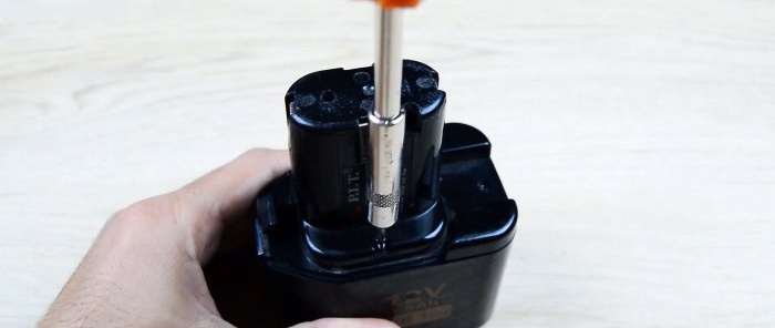 How to convert a 220 V screwdriver using a computer unit