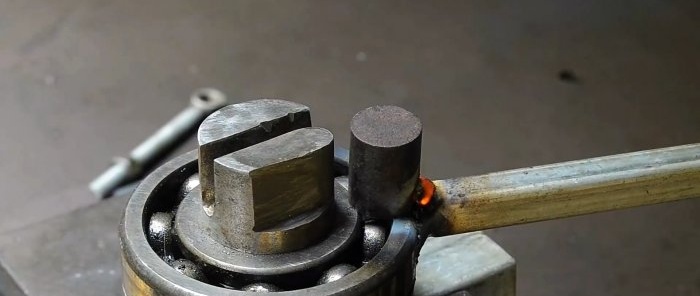 Πώς να φτιάξετε μια μηχανή παραγωγής αλυσίδας με βάση ένα μεγάλο ρουλεμάν